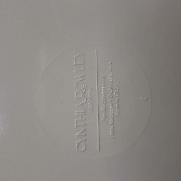 Cynthia Rowley NWOT Set/4 Colorful Egg-Shaped Melamine Plates - Picture 4 of 5